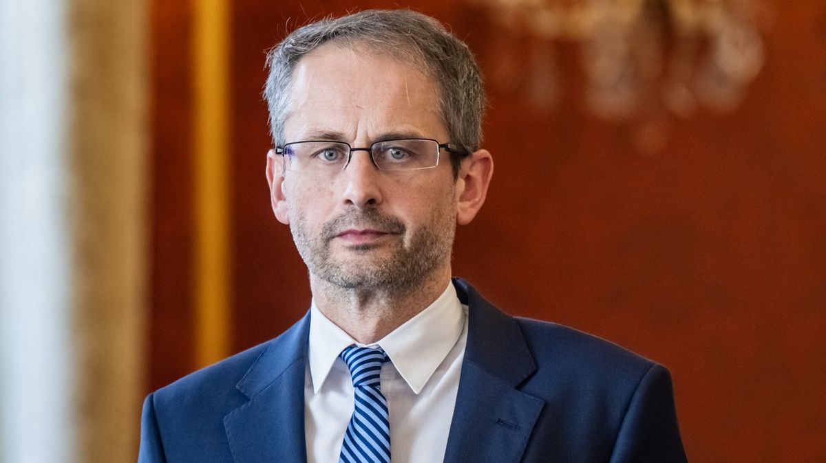 Prezident Pavel jmenoval Martina Smolka novým ústavním soudcem